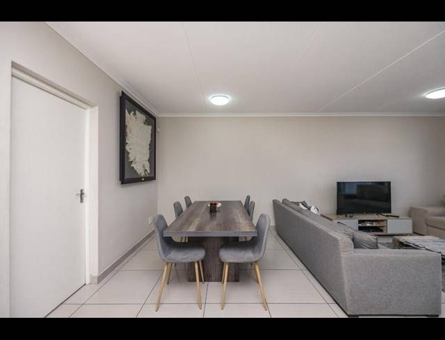 3 BEDROOM TOWNHOUSE FOR SALE IN PARKLANDS NORTH